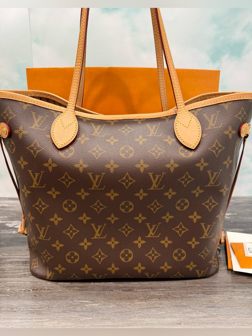 Louis Vuitton Classic Monogram Neverfull MM - Picture 2 of 16